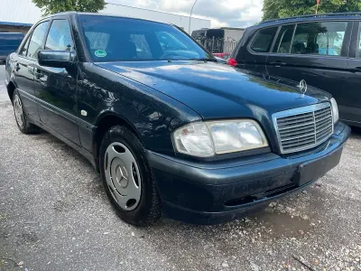 Gebraucht Mercedes C180 Classic 122 PS (89 kW) 1998 Blau Limousine