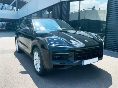 Gebraucht Porsche Cayenne E-Hybrid 470 PS (345 kW) 2025 Schwarz SUV