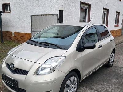 Gebraucht Toyota Yaris 70 PS (51 kW) 2010 Gold Kleinwagen