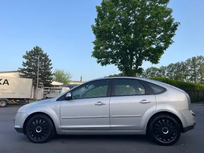Gebraucht Ford Focus 101 PS (74 kW) 2006 Silber Limousine