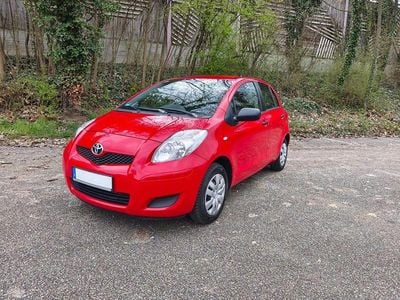 Usata Toyota Yaris Basis 69 CV (50 kW) 2009 Rosso Utilitaria
