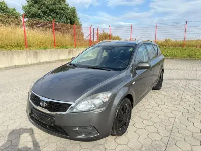 Gebraucht Kia Ceed 90 PS (66 kW) 2011 Grau Kleinwagen