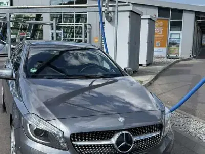 Gebraucht Mercedes A180 122 PS (89 kW) 2014 Grau Kleinwagen