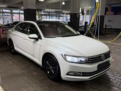 Weiß Gebraucht 2015 VW Passat Highline Limousine | 13.990 € (Fairer Preis)