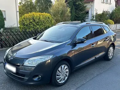 Gebraucht Renault Mégane GrandTour Bose Edition 131 PS (96 kW) 2011 Grau Kombi