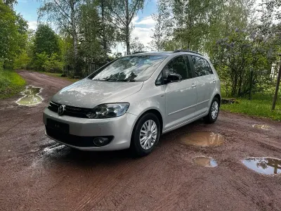 Second-hand VW Golf VII Match 105 CP (77 kW) 2012 Argintiu Berlinǎ