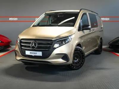 Gebraucht Mercedes Vito 237 PS (174 kW) 2025 Lackfarbe kalaharigold Van