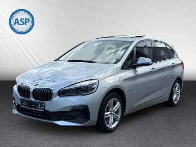 Gebraucht BMW 225 Active Tourer Sport Line 136 PS (100 kW) 2019 Glaciersilber metallic Van / Kleinbus