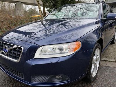 Blau Gebraucht 2011 Volvo V70 Momentum Kombi | 5.200 € (Superpreis)