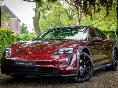Second-hand Porsche Taycan Cross Turismo 280 kW (381 CP) 2022 Roșu SUV