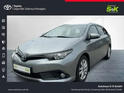 Gebraucht Toyota Auris Team 116 PS (85 kW) 2018 New medium silver/ grey Kombi