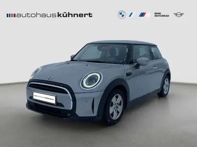 Używany Mini Cooper Essential 136 KM (100 kW) 2023 Srebrny Hatchback