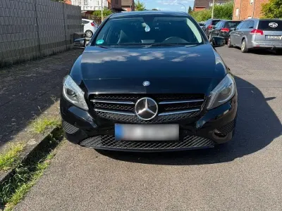 Gebraucht Mercedes A180 Urban 122 PS (89 kW) 2015 Schwarz Kleinwagen