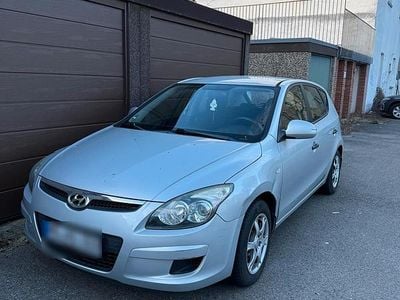 Gebraucht Hyundai i30 109 PS (80 kW) 2012 Silber Limousine