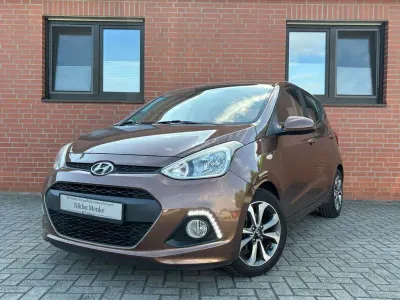 Gebraucht Hyundai i10 Edition 87 PS (63 kW) 2015 Braun Kleinwagen