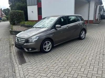 Gebraucht Mercedes B200 109 PS (80 kW) 2013 Braun Kleinwagen