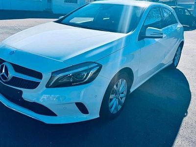 Usata Mercedes A180 122 CV (89 kW) 2017 Bianco Berlina