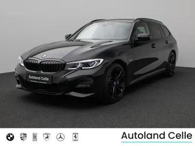 Gebraucht BMW 330e M Sport 292 PS (214 kW) 2022 Saphirschwarz metallic475schwarz Limousine