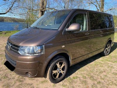 Usata VW Caravelle 140 CV (102 kW) 2010 Marrone Furgone