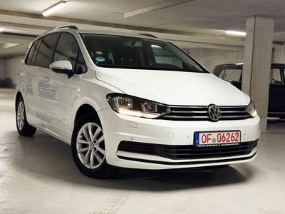 Weiß Gebraucht 2016 VW Touran Comfortline Van / Kleinbus | 11.270 € (Fairer Preis)
