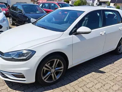 Gebraucht VW Golf VII Comfortline 150 PS (110 kW) 2019 Weiß Limousine
