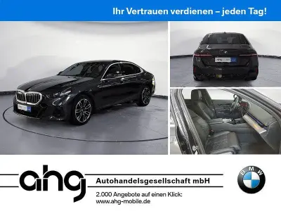 Gebraucht BMW 520 M Sport 197 PS (144 kW) 2024 Sophistograu brillanteffe Limousine