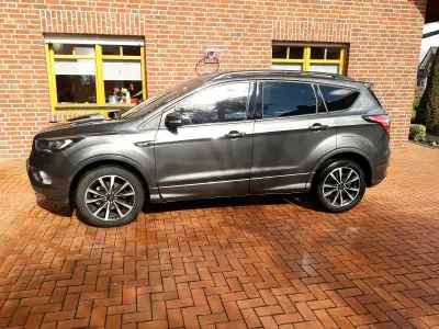 Gebraucht Ford Kuga ST-Line 150 PS (110 kW) 2018 Grün SUV