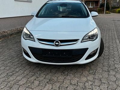 Gebraucht Opel Astra 165 PS (121 kW) 2014 Weiß Kombi