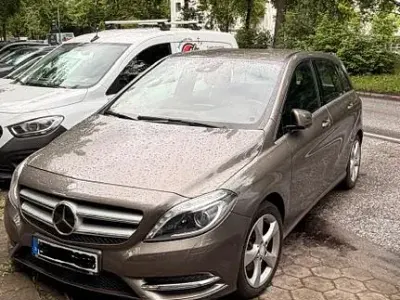 Gebraucht Mercedes B200 156 PS (114 kW) 2012 Grau Kleinwagen