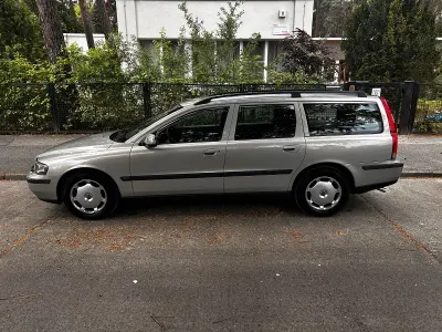 Używany Volvo V70 Comfort 140 KM (102 kW) 2001 Srebrny Kombi