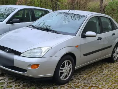 Używany Ford Focus 101 KM (74 kW) 2001 Srebrny Sedan/Limuzyna