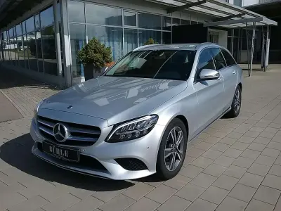 Gebraucht Mercedes C220 Avantgarde 194 PS (142 kW) 2018 Iridiumsilber  metalliclack Kombi