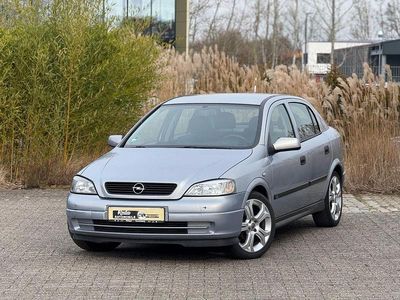 Grau Gebraucht 2002 Opel Astra Limousine | 2.499 € (Fairer Preis)