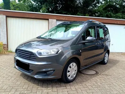 Gebraucht Ford Tourneo Courier Trend 101 PS (74 kW) 2017 Grau Van / Kleinbus