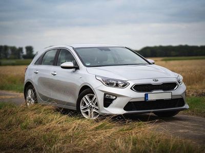 Używany Kia Ceed Vision 99 KM (72 kW) 2018 Srebrny Hatchback
