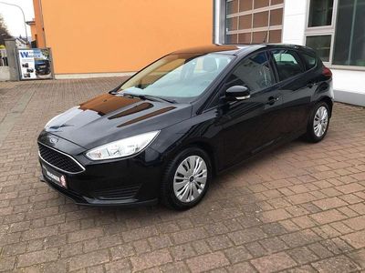 Gebraucht Ford Focus Trend 125 PS (91 kW) 2015 Panther schwarz Limousine