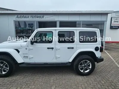 Gebraucht Jeep Wrangler Unlimited Sahara 200 PS (147 kW) 2021 Weiß SUV