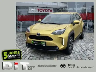 Gebraucht Toyota Yaris Connect Style 116 PS (85 kW) 2023 Warm gold metallic Kleinwagen