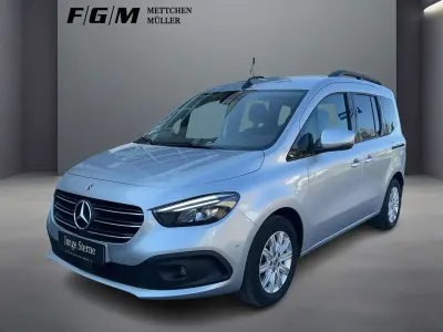 Używany Mercedes T180 Progressive 116 KM (85 kW) 2024 Srebrny Minivan