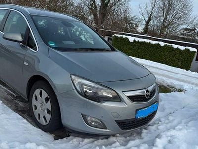 Grau Gebraucht 2011 Opel Astra Sport Kombi | 3.800 € (Guter Preis)