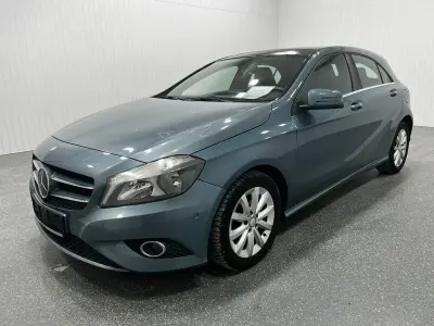 Gebraucht Mercedes A180 Style 122 PS (89 kW) 2012 Blau Kleinwagen
