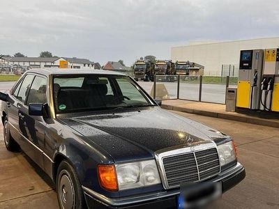 Usata Mercedes E260 160 CV (117 kW) 1992 Blu Berlina