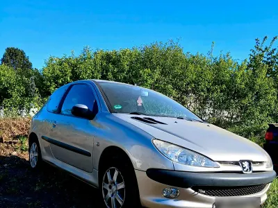 Gebraucht Peugeot 206 60 PS (44 kW) 2005 Silber Limousine