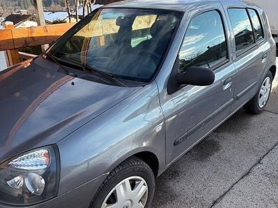 Grau Gebraucht 2003 Renault Clio II Privilege Limousine | 3.300 € (Teuer)
