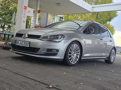 Grau Gebraucht 2014 VW Golf VII Highline Kleinwagen | 16.500 €