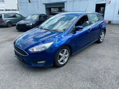Gebraucht Ford Focus Trend 101 PS (74 kW) 2015 Blau Limousine