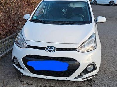 Weiß Gebraucht 2015 Hyundai i10 YES! Gold Kleinwagen | 5.600 € (Etwas zu teuer)