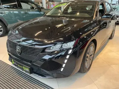 Gebraucht Peugeot 308 Active 110 PS (80 kW) 2022 Schwarz Limousine