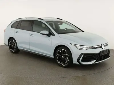 Neu VW Golf VIII R-line 204 PS (150 kW) 2026 Crystal ice blue metallic Kombi