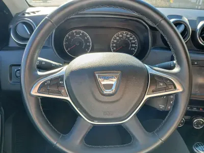 Używany Dacia Duster Lauréate 114 KM (83 kW) 2018 Biały SUV